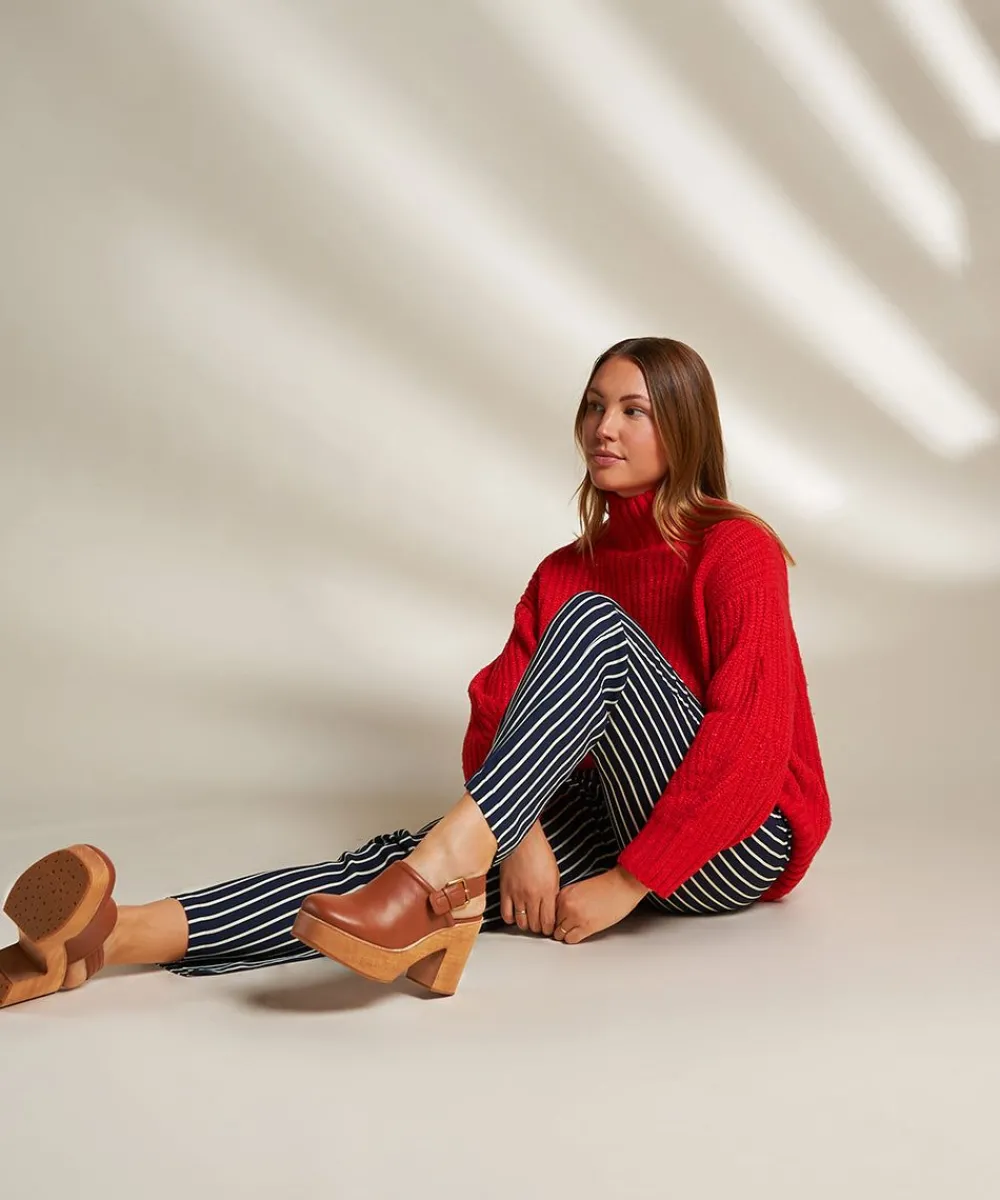 bonnie_in_luggage_3-1.webp Women Charlotte Stone Bonnie In Luggage