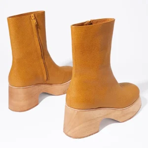 Women Charlotte Stone Isla In Caramel